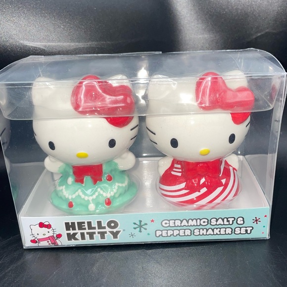 Hello Kitty Holiday Salt & Pepper Shaker Set - Picture 2 of 4